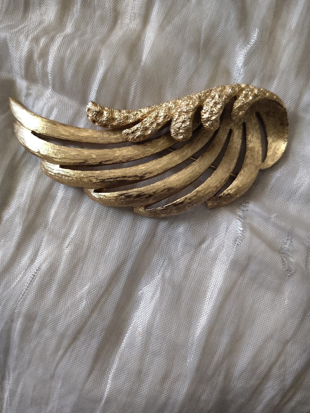 Vintage Monet Gold Tone Wing Brooch Pin Angel Feather Textured Signed Jewelry